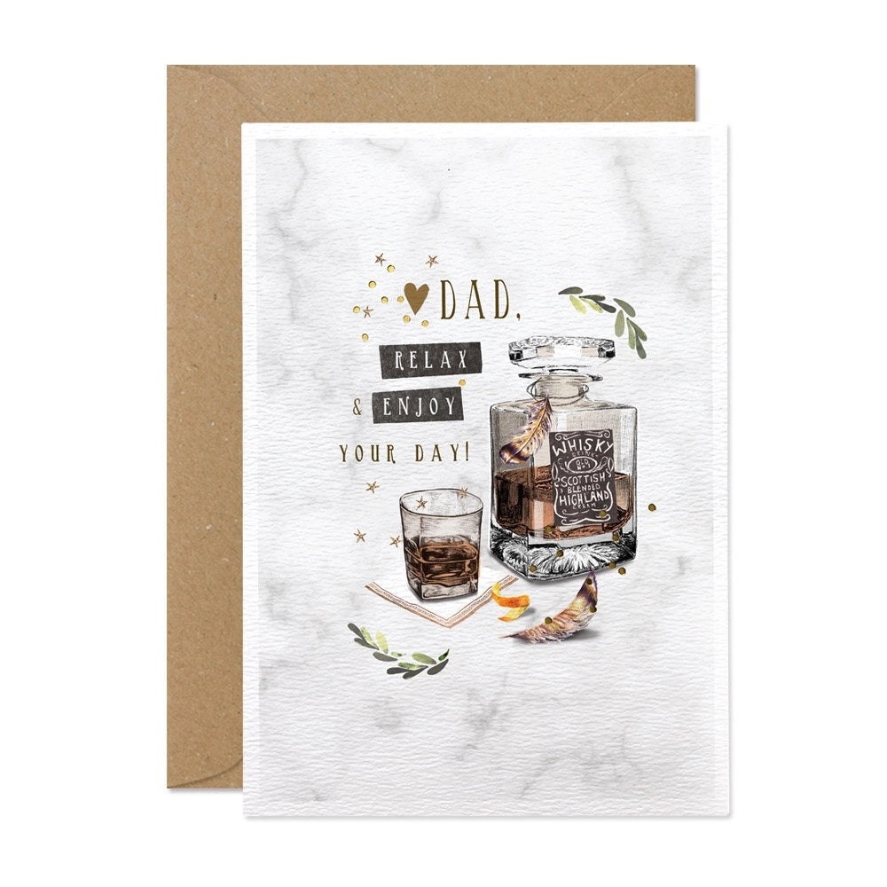 Grußkarte mit Whiskey-Karaffe, Glas und dem Text "Dad, Relax & Enjoy Your Day" im Vintage-Stil.