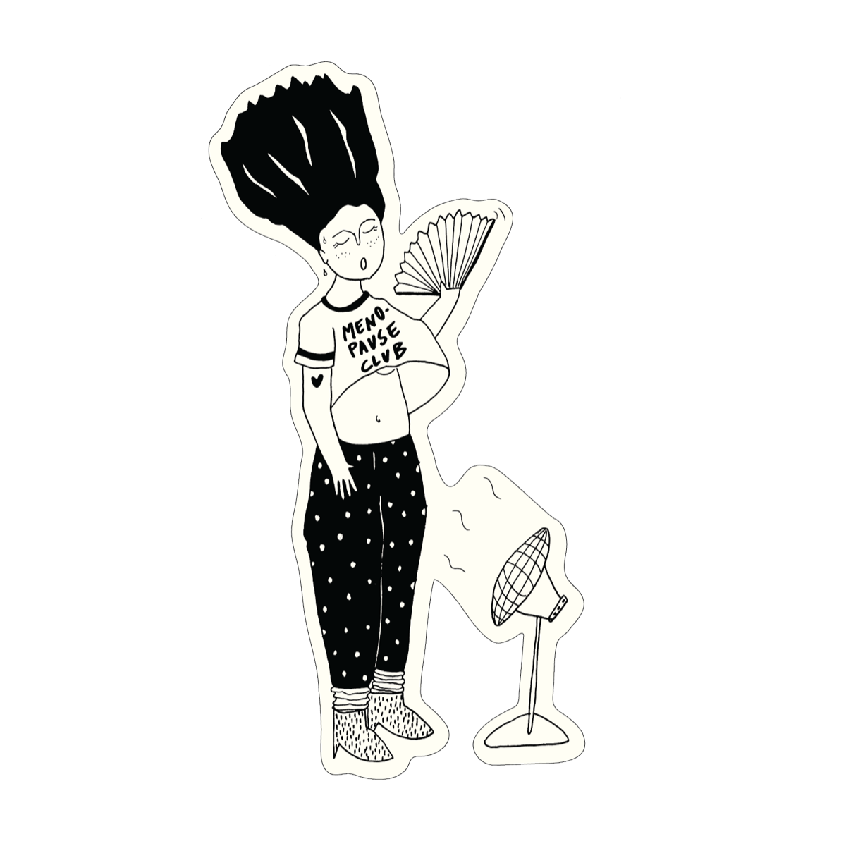 Eine Schwarz-Weiß-Sticker-Illustration einer schwitzenden Frau mit hochfliegenden Haaren und einem Fächer. Sie trägt ein T-Shirt mit der Aufschrift „MENO-PAUSE CLUB“ und steht neben einem oszillierenden Ventilator.