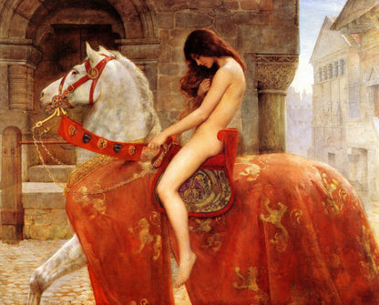 Ein klassisches Gemälde, das Lady Godiva zeigt. Eine nackte Frau mit langem, rötlich-braunem Haar sitzt seitlich auf einem weißen Pferd. Ihr Kopf ist beschämt oder nachdenklich nach unten geneigt, und ihr Haar fällt über ihre Brust. Das Pferd trägt ein prunkvolles, rotes Zaumzeug und eine große, rote Prunkdecke mit goldenen Löwenmotiven. Im Hintergrund sind steinerne Torbögen und eine mittelalterliche Stadtstraße im hellen Tageslicht zu sehen.