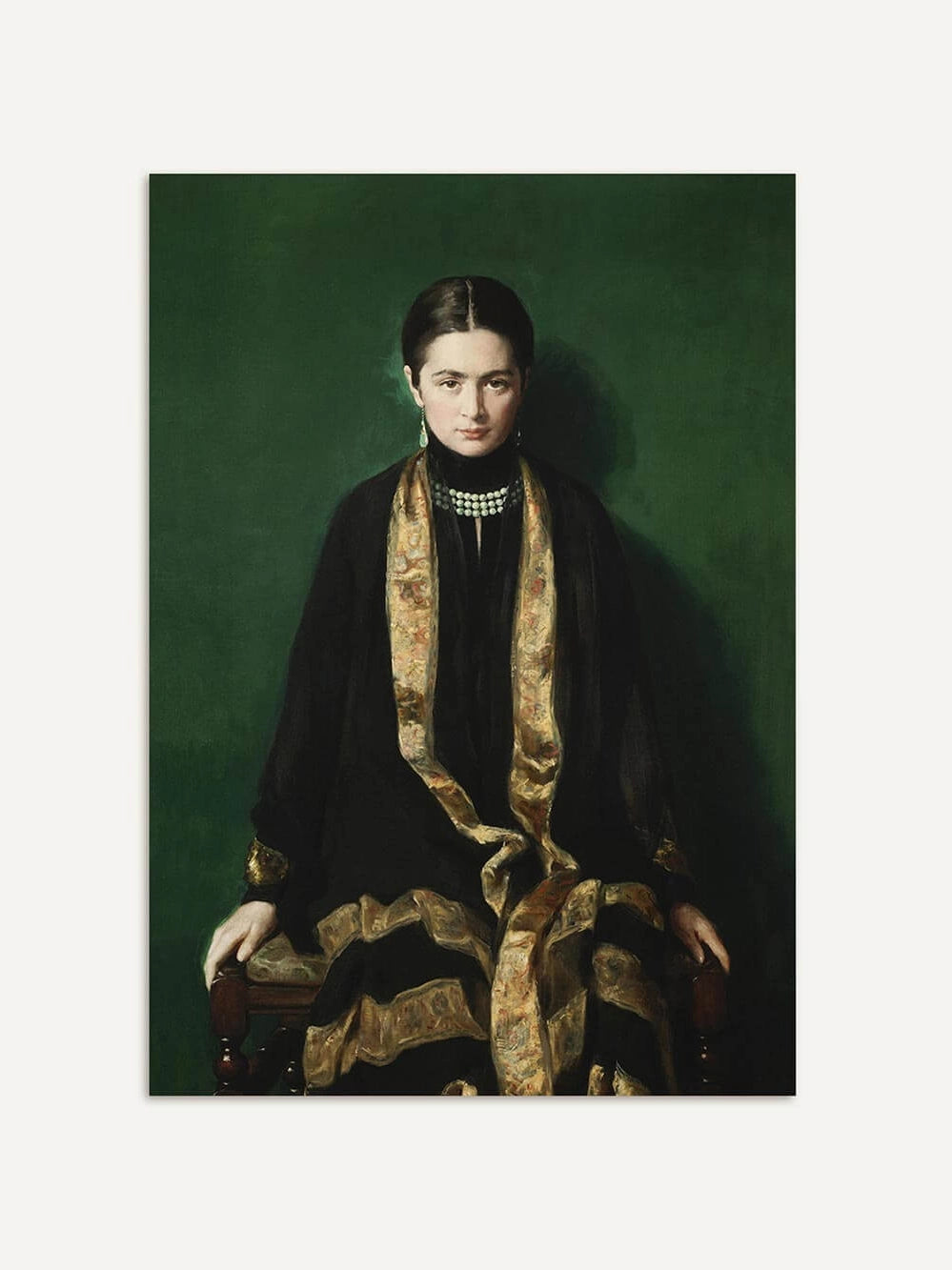 Kunst-Reproduktion von John Colliers Gemälde "Mrs. Dalahaye" (ca. 1926) – Elegantes Porträt einer Frau in schwarzem Kleid vor dunkelgrünem Hintergrund.