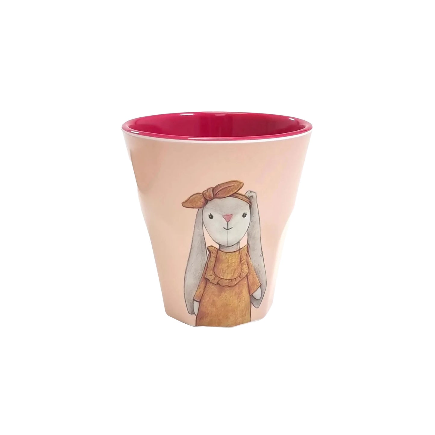 Becher mit rosa Innenfläche und Illustration eines Hasen mit Schleife und Kleid auf der Außenseite.