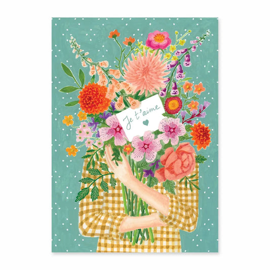 Eine farbenfrohe Illustration einer Person in einem gelb-weiß karierten Hemd, die einen riesigen Strauß bunter Blumen vor ihr Gesicht hält. Inmitten der Blumen steckt eine kleine weiße Karte mit der handschriftlichen Aufschrift „Je t'aime“ (Ich liebe dich) und einem kleinen Herz. Der Hintergrund ist in einem dunklen Mintgrün mit weißen Punkten gehalten.