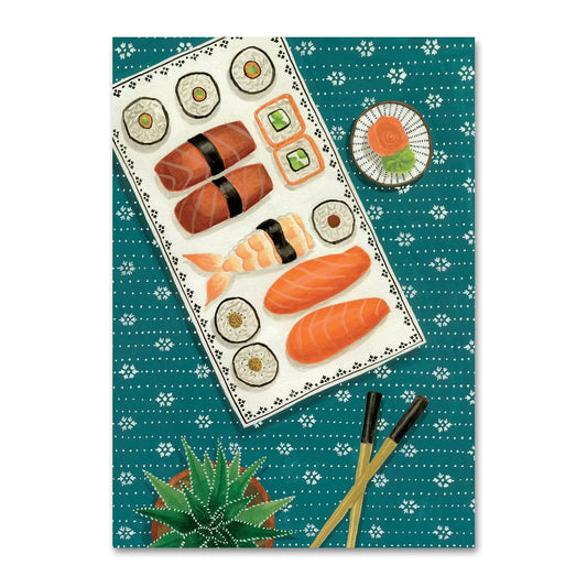 Eine flache Illustration (Draufsicht) einer weißen Sushi-Platte auf einer dunkelgrün gemusterten Tischdecke. Die Platte ist mit Nigiri, Maki-Rollen und Sashimi bestückt. Daneben stehen ein kleines Schälchen mit Ingwer und Wasabi, ein Paar Essstäbchen und eine kleine grüne Sukkulente im Topf.