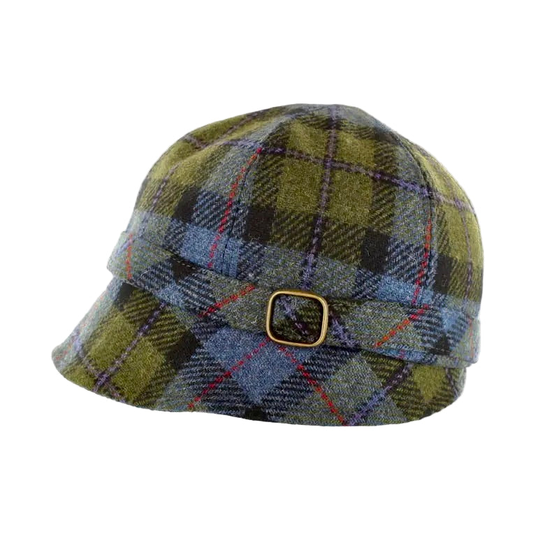 Blau grün karierter Stoffhut mit kurzem Schirm und dekorativem Riemen mit Metallschnalle.