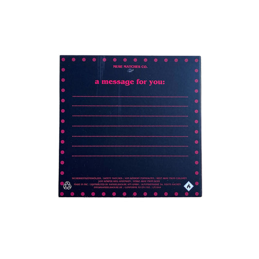 Dunkle, pink gepunktete Rückseite der Fucking Happy Streichholzschachtel mit Linien für persönliche Nachrichten und der Aufschrift a message for you.