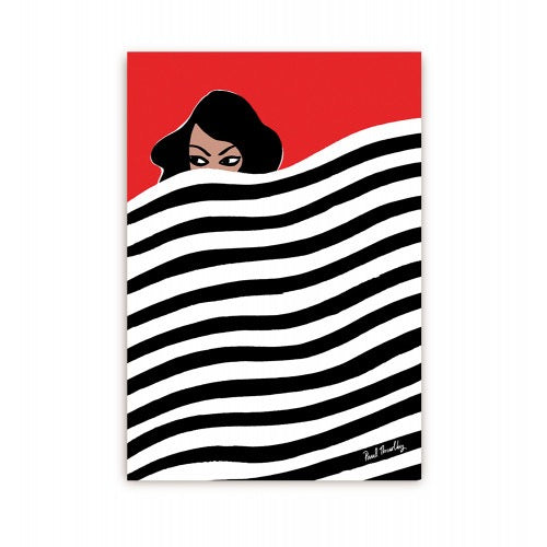 Grafische Kunstpostkarte "Striptease" von Paul Thurlby (Bild 35_2.jpeg) mit einer dunkelhaarigen Frau, die hinter einer schwarz-weiß gewellten Decke vor einem leuchtend roten Hintergrund hervorblickt.