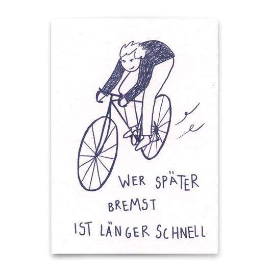 Handgezeichnete Illustration einer Person auf einem Fahrrad mit dem Text 'Wer später bremst ist länger schnell'