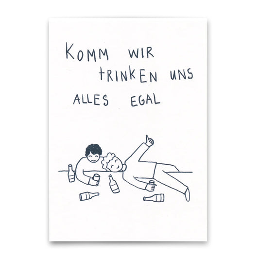 Zwei Personen liegen entspannt mit mehreren Flaschen, Text darüber sagt 'Komm wir trinken uns alles egal'