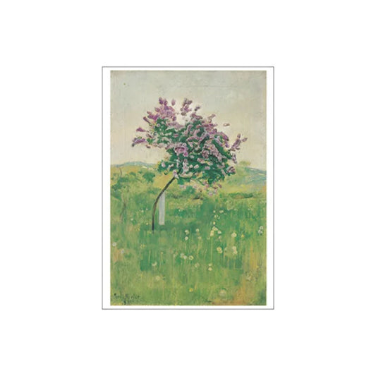 Eine impressionistische Darstellung eines jungen Baumes in voller Blüte. Die lila Farbtupfer des Flieders heben sich sanft vom pastellgrünen Hintergrund der Wiese ab, die mit kleinen weißen Punkten (Gänseblümchen) gesprenkelt ist. Der Stil ist weich und lichtdurchflutet.