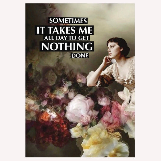 Klassisches Portrait einer nachdenklichen Frau vor Blumenhintergrund mit dem Spruch „Sometimes it takes me all day to get nothing done“.