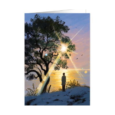 Künstlerische Illustration einer Grußkarte: Die Silhouette einer Person steht unter einem großen, dunklen Baum an einer hellen Küste. Die Sonne strahlt hell über dem Wasser und erzeugt einen markanten Lichtstern, während Vögel am Abendhimmel fliegen.