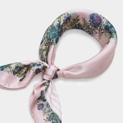 geknotetes seidentuch