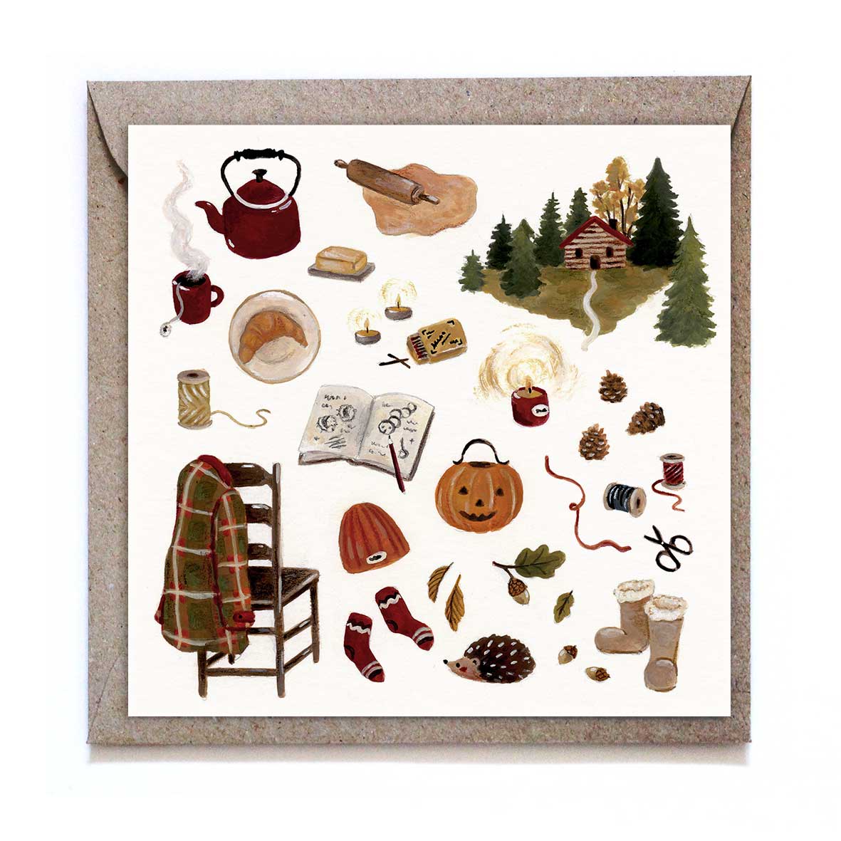 Quadratische Studio Satsch Grußkarte mit herbstlichen Back- und Bastelmotiven: Roter Teekessel, Nudelholz auf Teig, Croissant, Skizzenbuch, Jacke auf einem Stuhl, Halloween-Kürbis, kleiner Igel und eine gemütliche Waldhütte.