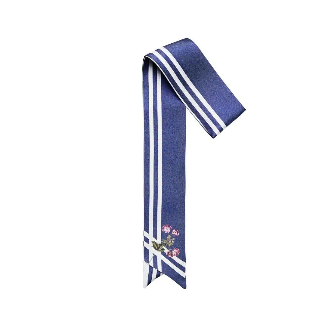 Dunkelblauer Twilly-Schal mit weißen Streifen und kleinen lila Blumendetails.