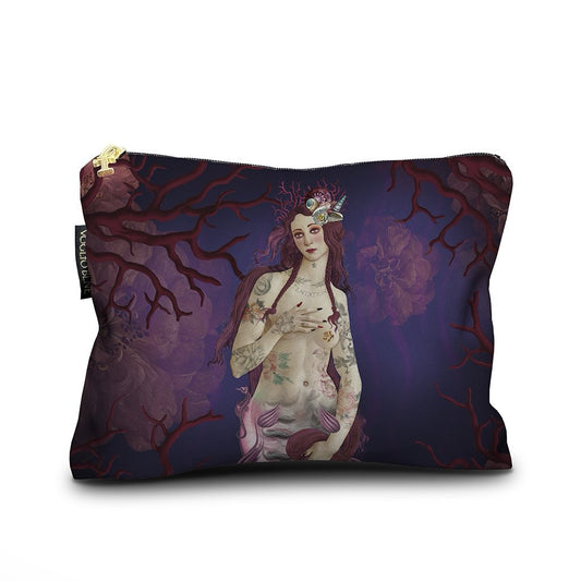 Kosmetiktasche mit surrealem Kunstmotiv einer weiblichen Figur mit Pflanzen und Meeresmotiven auf dunklem Hintergrund, ähnelt dem Werk `die Geburt der Venus`