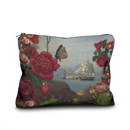Kosmetiktasche mit Segelschiff auf Meer, umgeben von roten Rosen, Schmetterling und Kaktus, Schriftzug 'Voglio Bene'