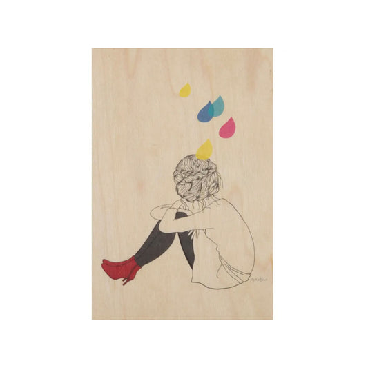 Eine schlichte Linienzeichnung eines sitzenden Mädchens mit hochgesteckten Haaren auf Holz. Über ihrem Kopf schweben bunte, transparente Tropfen in Blau, Gelb und Magenta; sie trägt auffällige rote Schuhe.