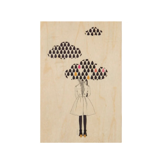 Illustration eines Mädchens mit langem Zopf von hinten, das einen Regenschirm hält. Der Schirm ist als dunkle Wolke gestaltet, aus der bunte Regentropfen in Schwarz, Rosa und Gelb fallen.